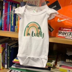 LAUGHING GIRAFFE-baby’s white ‘lucky rainbow’ short sleeve graphic print onesie